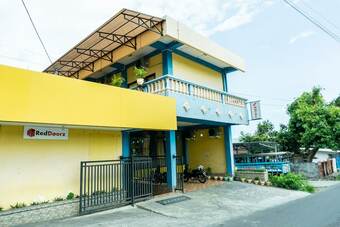 Hotel Reddoorz Near H. Hasan Aroeboesman Airport