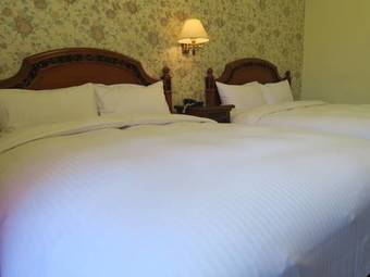 Champagne Hotel