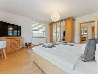 Garden-view Mansion In K�ttmannsdorf With Balcony