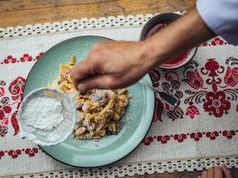 With Guts Living Top 2