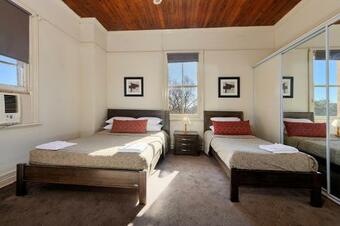 Hotel Commercial Travellers House