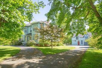 Bed & Breakfast The Lark & Loon Inn