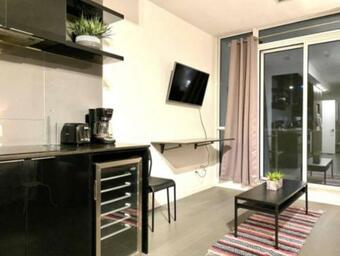 Stylish Studio Apartment In Financial District