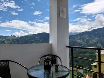 Farallones Apartahotel - Betania