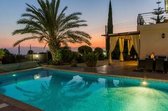 Tala Villa Sleeps 6 With Pool And Air Con