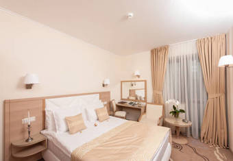 Hotel Coroana De Aur