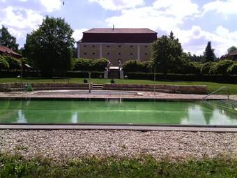 Hotel Dv?r Pec�nov