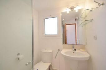 Fornells de La Selva Apartment Sleeps 5 With Pool And Wifi