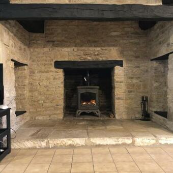 Blacksmiths Cottage In Blanzay - 3 Beds