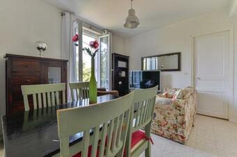 Charming Bright Apartment Near Paris