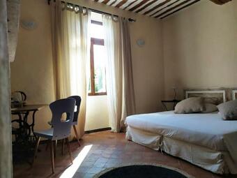 Bed & Breakfast Chambre D'h�tes Face Au Lavoir