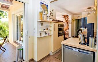 Awesome Home In Pont-saint-esprit With Wifi And 2 Bedrooms