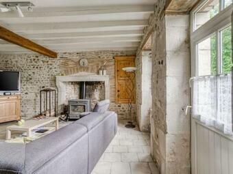 Detached Holiday Home With Above-ground Pool And Large Garden, Close To Poitiers.