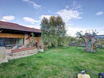 G�te Saint-priest-la-prugne, 5 Pi�ces, 8 Personnes - Fr-1-496-132