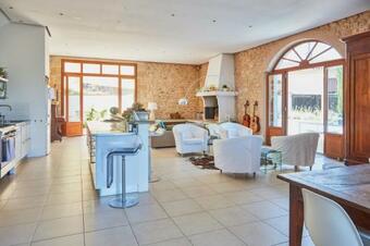 Saint-pons-de-mauchiens Villa Sleeps 12 With Pool