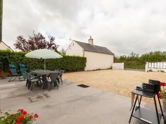 Quaint Holiday Home In Tracy Sur Mer Near Seabeach