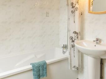 G�te Baroville, 5 Pi�ces, 9 Personnes - Fr-1-543-2