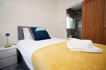 Caldicot Court, By Staybc