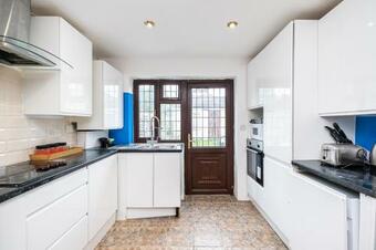 Dagenham / A13 4 Bedhouse For The Contractors