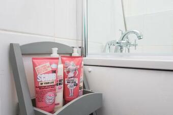 Apartamento Light & Fresh Spacious Apt 5min Walk To Town, Close To Local Companies, Queens St