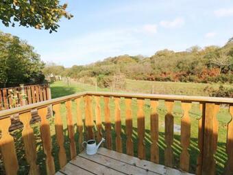 Riverside Retreat, Black 6