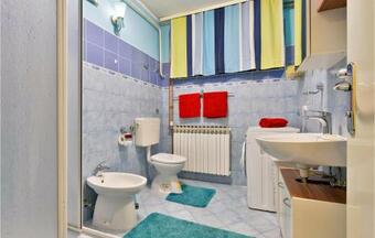 Stunning Apartment In Sveti Ivan Zelina W/ 1 Bedrooms