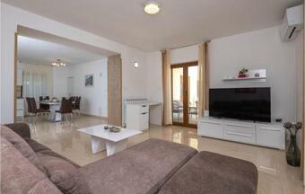 Amazing Home In Labin With Outdoor Swimming Pool, Wifi And 2 Bedrooms