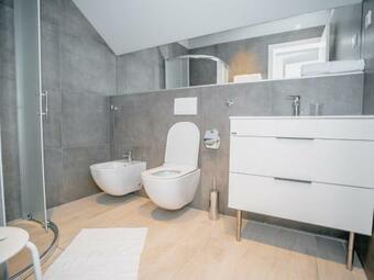 Lovely Holiday Home In Lovinac With Garden