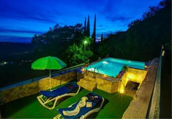 Mihanici Villa Sleeps 4 Pool Air Con Wifi