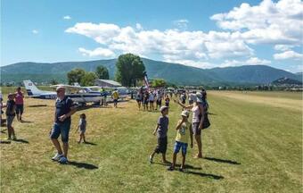 Nice Home In Muc W/ Outdoor Swimming Pool And 4 Bedrooms