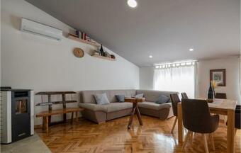 Awesome Home In Kamenmost W/ Jacuzzi, Wifi And 1 Bedrooms