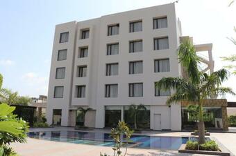 Hillcrest Hotel & Resort
