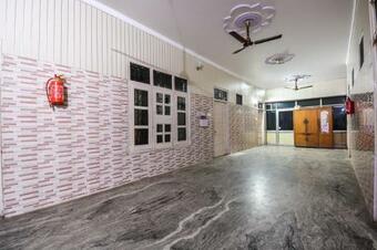 Hotel Oyo 39637 Sangha Guest House