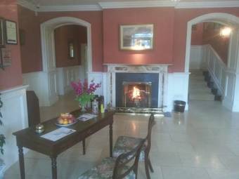 Hostal Emlagh House