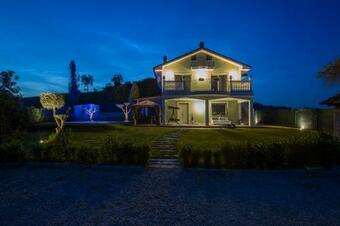 Colle Monte Varmine Villa Sleeps 8 With Pool And Air Con