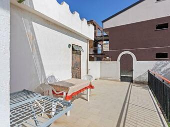 Snug Holiday Home In Niza Di Sicilia With Balcony