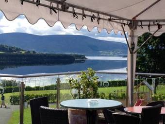 Avon Ri Lakeshore Resort