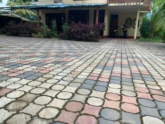 Hostal New Jayani Guest Inn