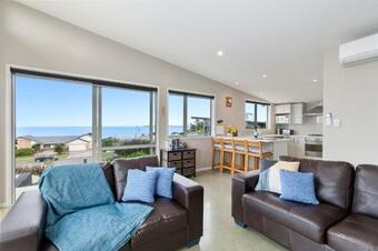 Relax - Leigh Holiday Home