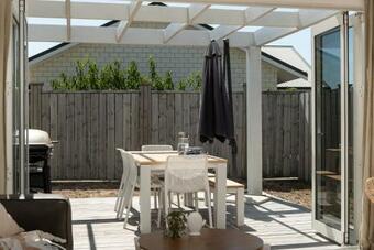 Gorgeous Contemporary Home In Peaceful Papamoa Beach