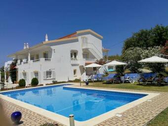 Charming Countryside 2-bed Apartment Pool Hotub