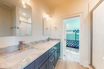 West Side Cottage #o