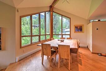 Custom Girdwood Home 2 Blocks From Alyeska Resort!