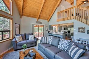 Modern Munds Park Home With Loft, Deck And Fire Pit