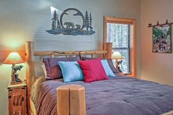 Rustic Lakeside Cabin On 3 Acres With Nature Views!