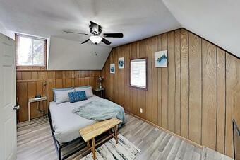 All-season Getaway - Firepit, Near Skiing & Lake Cabin