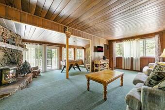 Rustic Cabin Retreat- Mins From Bass Lake