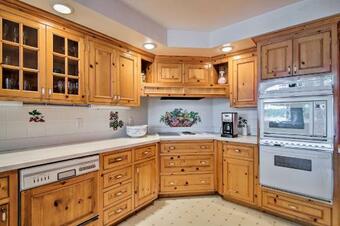 Waterfront Meek Bay Escape Hot Tub, Walk To Trail