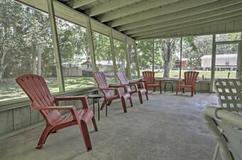 Charming Canalfront Retreat With Double Boat Slip!