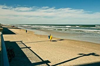 Apartamento Breezy Daytona Beach Studio With Pool -steps To Beach